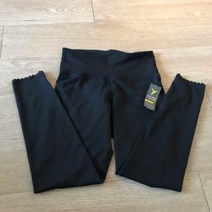 Old navy scalloped workout leggings